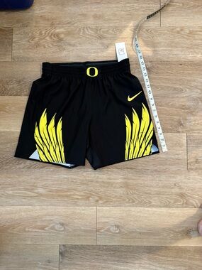 Rare Nike Shorts Womens Medium Black Oregon Ducks Untouchable Basketball Wings.